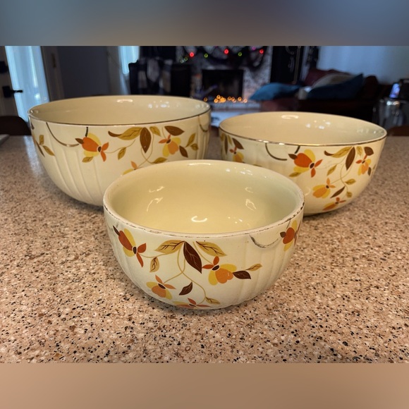 Hall’s Quality Kitchenware Other - Vintage Hall's Superior Quality Kitchenware Set of 3 Bowls, Autumn Leaf 9",7",6"